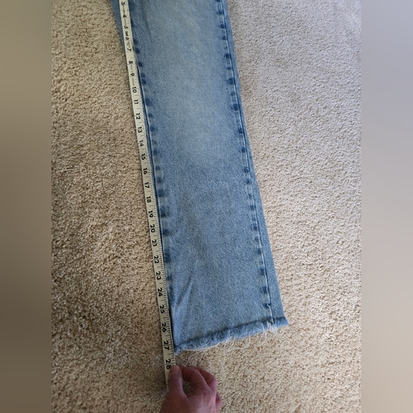 Zara Size 2 High Rise Straight Leg Raw Hem Jeans Light Blue Wash - Picture 3 of 8